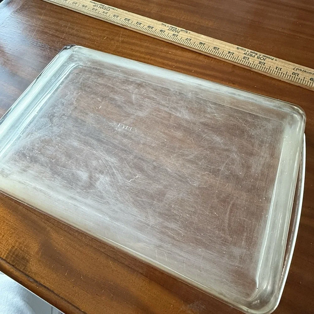 PYREX 3 Qt. 233 Wicker‎ Basket Holder Carrier & Casserole Baking Dish retired